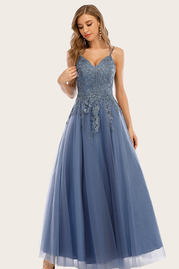 Vestido de baile azul e azul empoeirado com renda